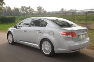 Toyota Avensis 2009 - 2012