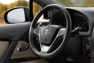 Toyota Avensis 2009 - 2012