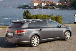 Toyota Avensis 2009 - 2012