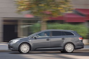 Toyota Avensis 2009 - 2012