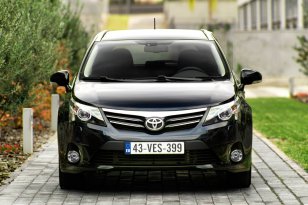 Toyota Avensis 2012