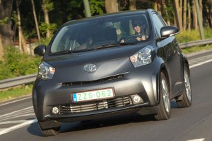 Toyota iQ 2009 - 2015
