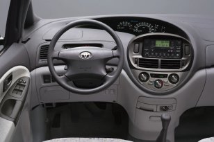 Toyota Previa 2000 - 2003