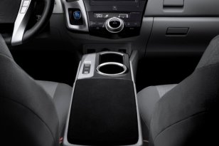 Toyota Prius Wagon 2011