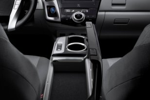 Toyota Prius Wagon 2011