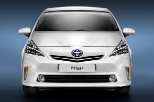 Toyota Prius Wagon 2011