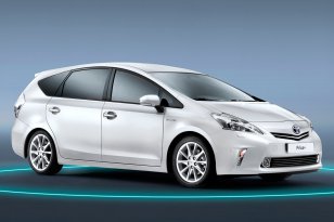 Toyota Prius Wagon 2011