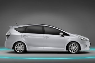 Toyota Prius Wagon 2011