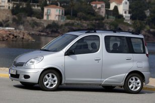 Toyota Yaris Verso 2003 - 2006