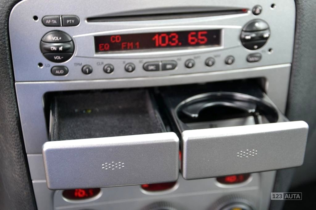 Alfa Romeo 147, 2005 - pohled č. 13