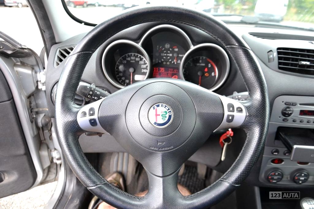 Alfa Romeo 147, 2005 - pohled č. 15