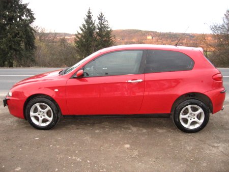 Alfa Romeo 147, 2004 - pohled č. 3