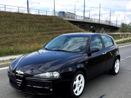 Alfa Romeo 147, 2005 - pohled č. 3
