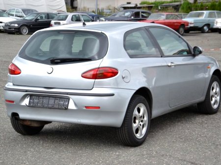Alfa Romeo 147, 2005 - pohled č. 3