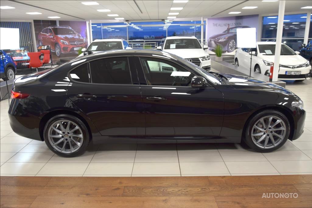 Alfa Romeo Giulia, 2019 - pohled č. 2