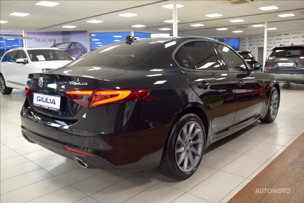 Alfa Romeo Giulia, 2019 - pohled č. 3