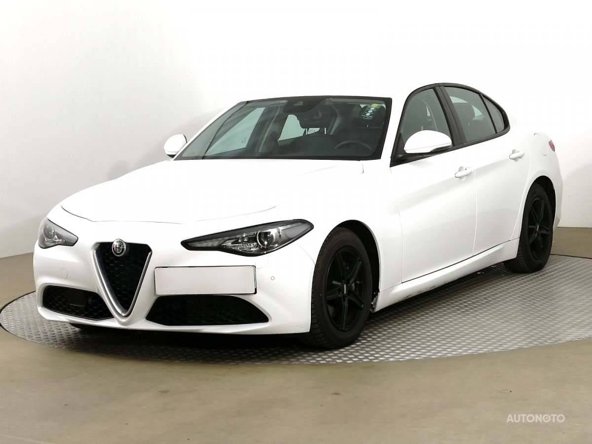 Alfa Romeo Giulia, 2017 - pohled č. 3