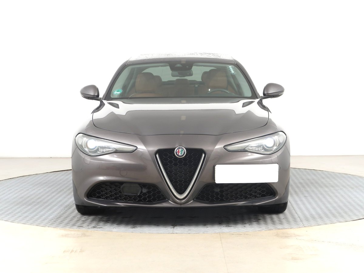 Alfa Romeo Giulia, 2017 - pohled č. 2