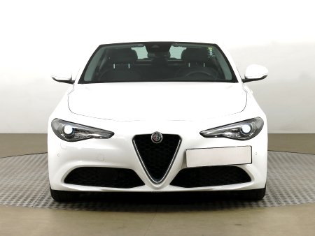 Alfa Romeo Giulia, 2017 - pohled č. 2