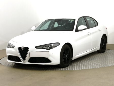 Alfa Romeo Giulia, 2017 - pohled č. 3