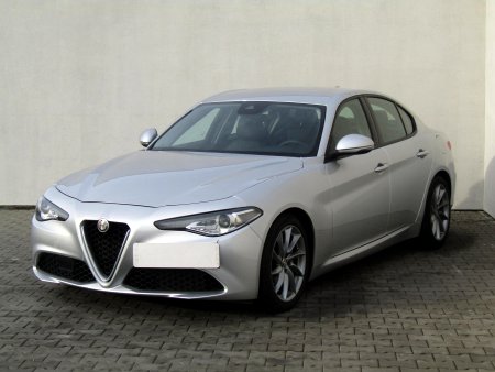 Alfa Romeo Giulia, 2017 - pohled č. 3
