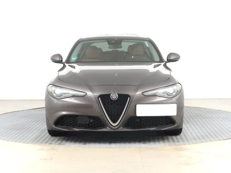 Alfa Romeo Giulia, 2017 - pohled č. 2