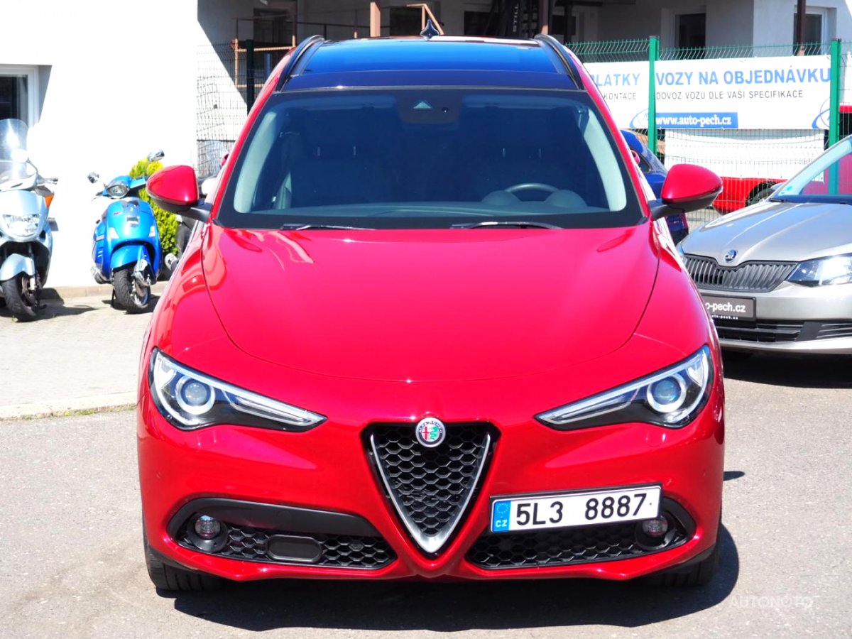 Alfa Romeo Stelvio, 2017 - pohled č. 2