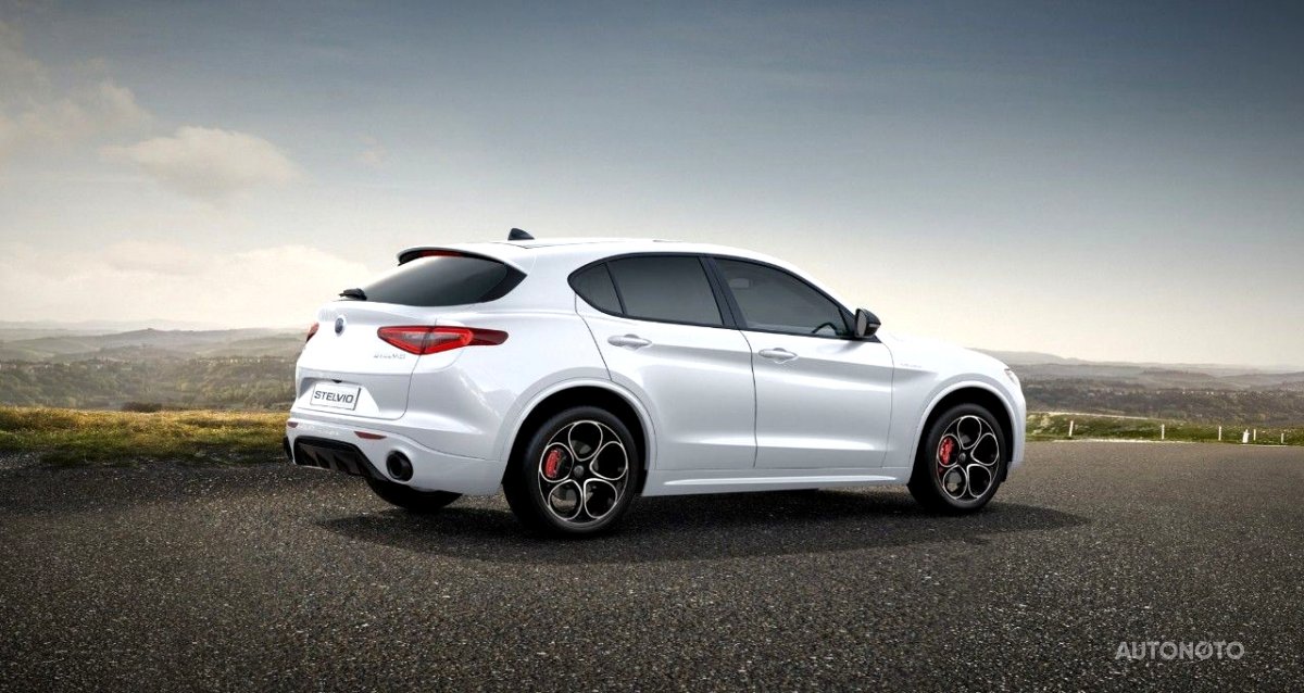 Alfa Romeo Stelvio, 2022 - pohled č. 3