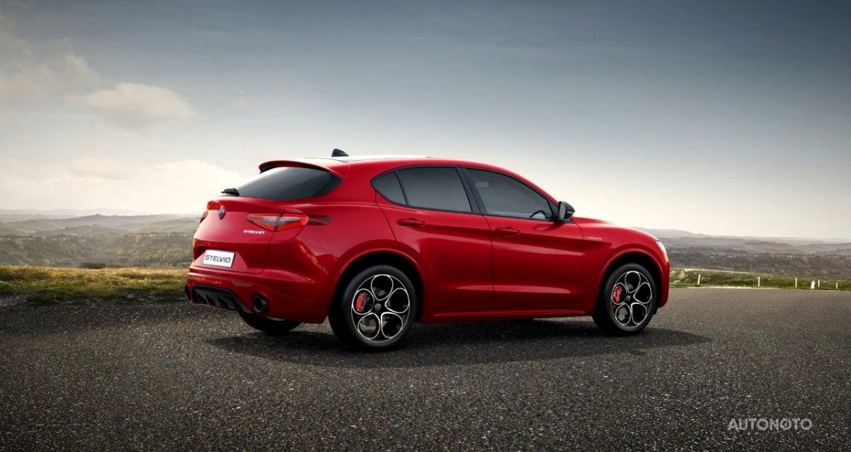Alfa Romeo Stelvio, 2022 - pohled č. 3