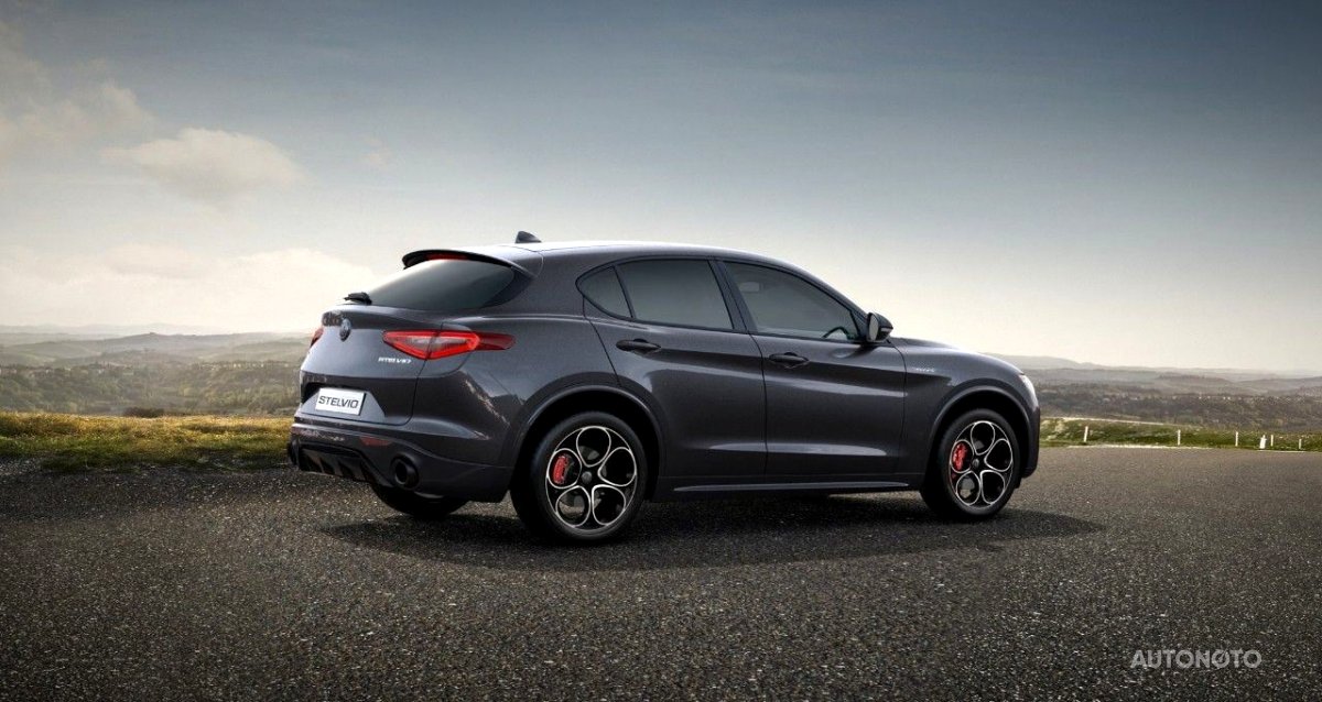 Alfa Romeo Stelvio, 2022 - pohled č. 3