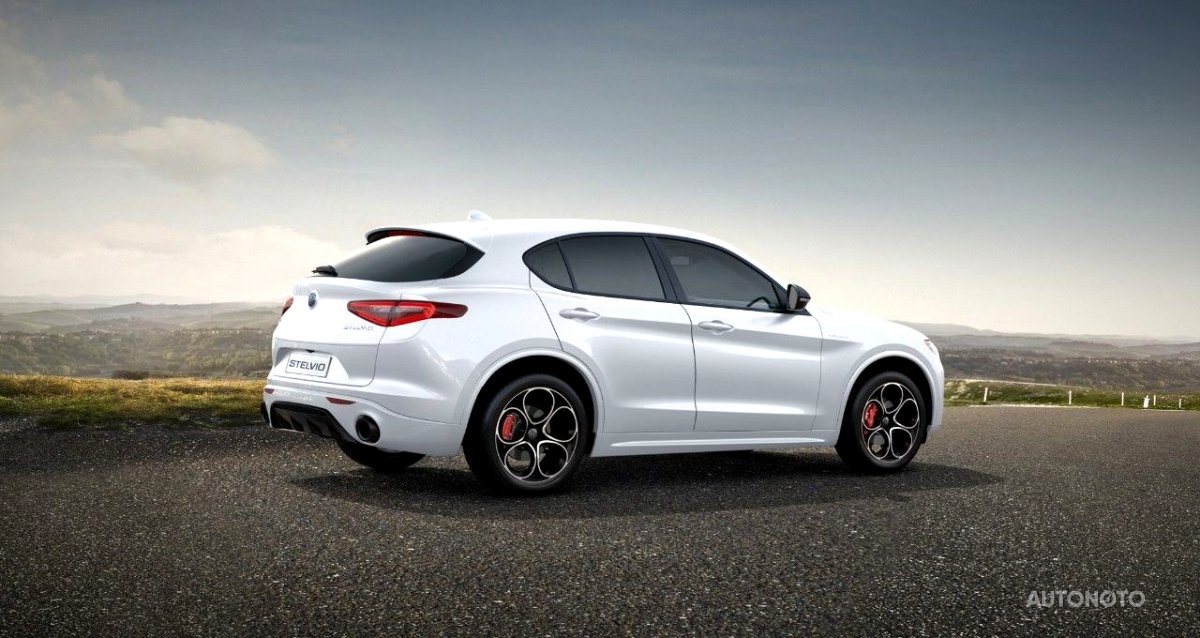 Alfa Romeo Stelvio, 2022 - pohled č. 3