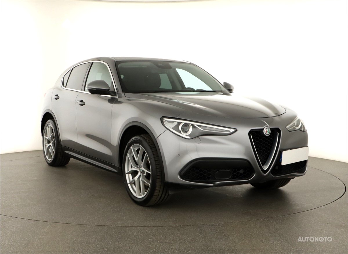 Alfa Romeo Stelvio, 2017 - celkový pohled