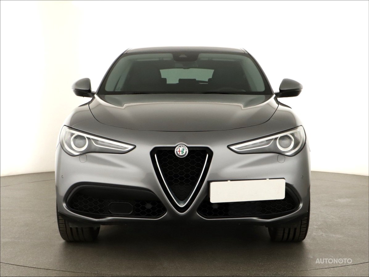 Alfa Romeo Stelvio, 2017 - pohled č. 2