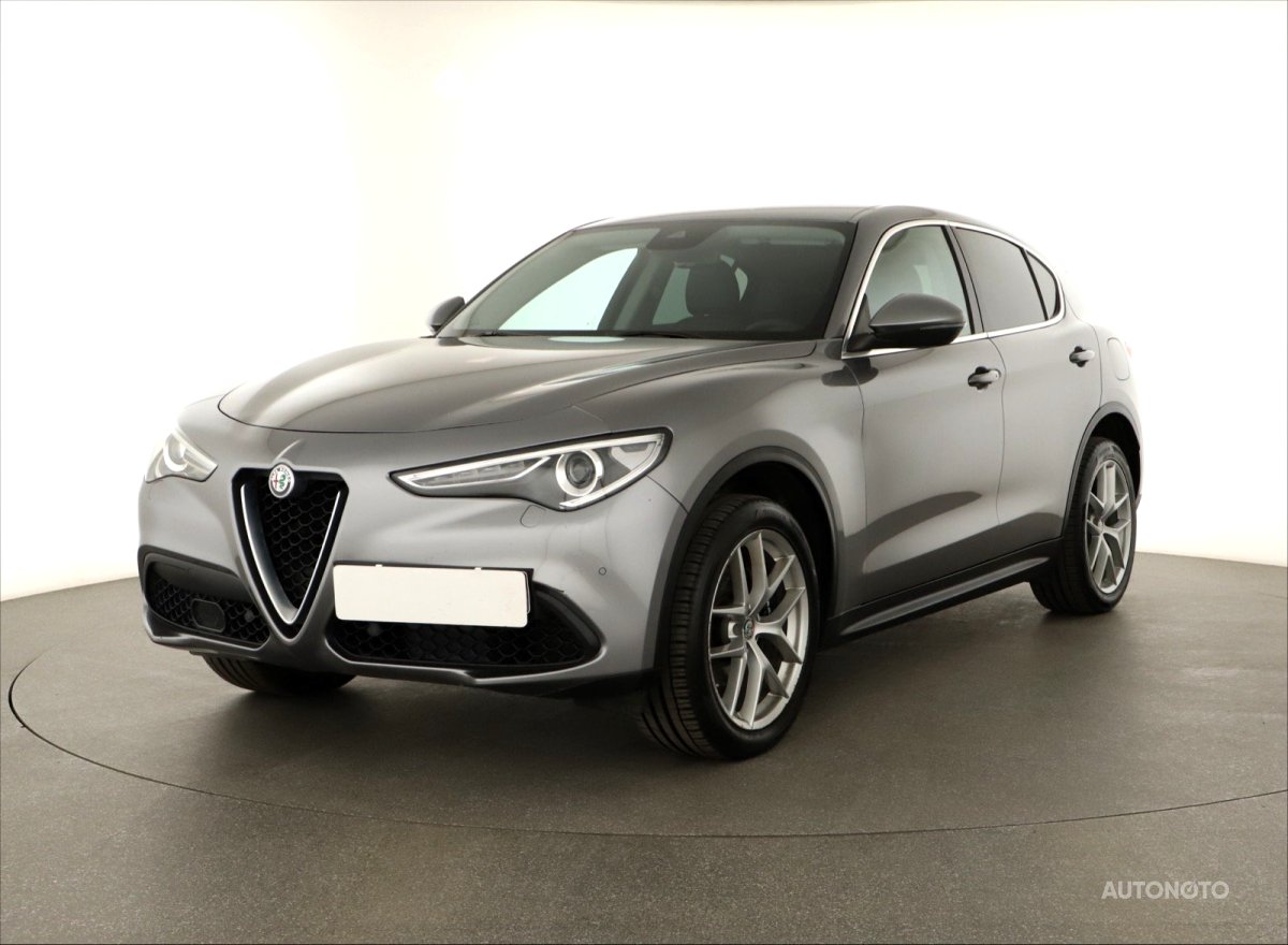 Alfa Romeo Stelvio, 2017 - pohled č. 3