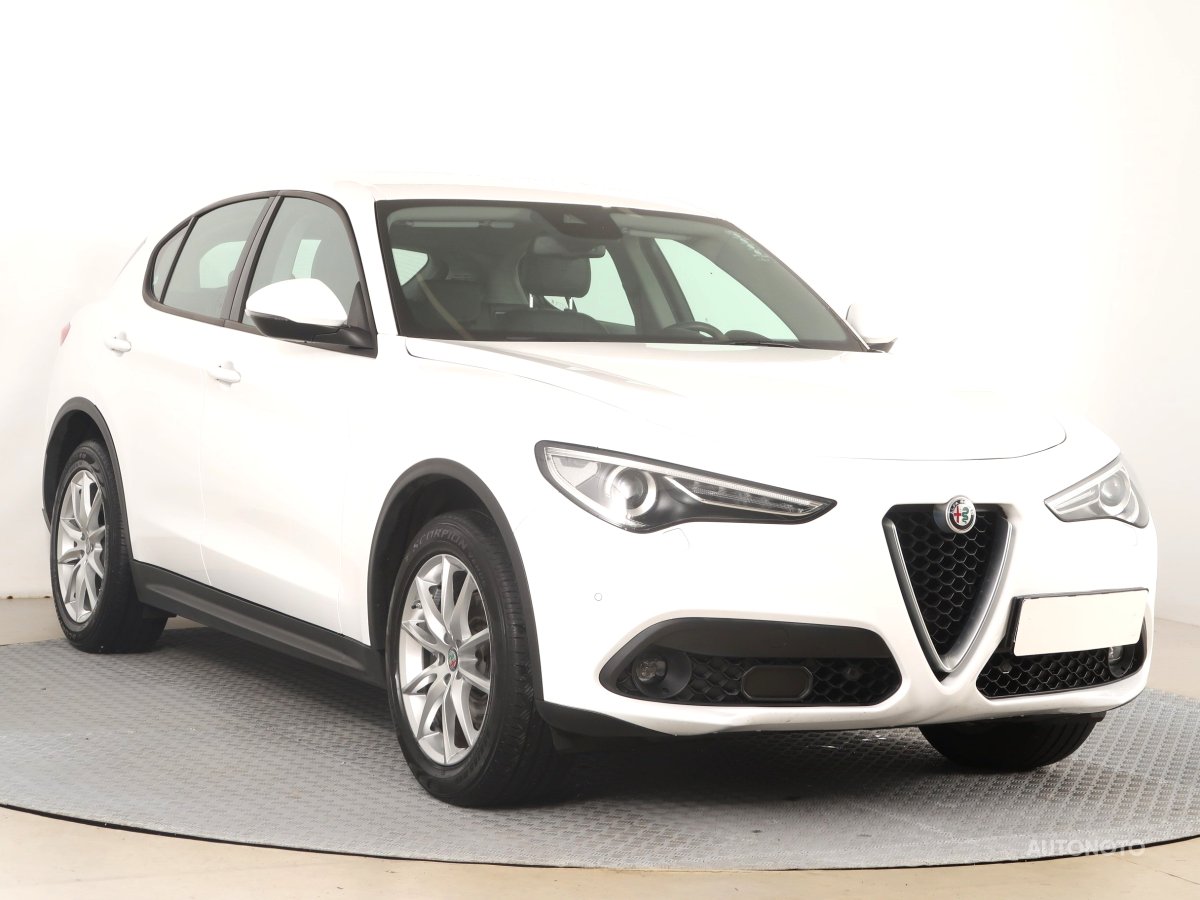 Alfa Romeo Stelvio, 2018 - celkový pohled