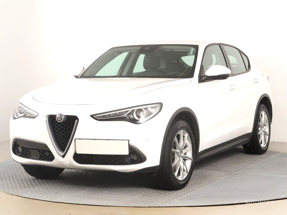 Alfa Romeo Stelvio, 2018 - pohled č. 3