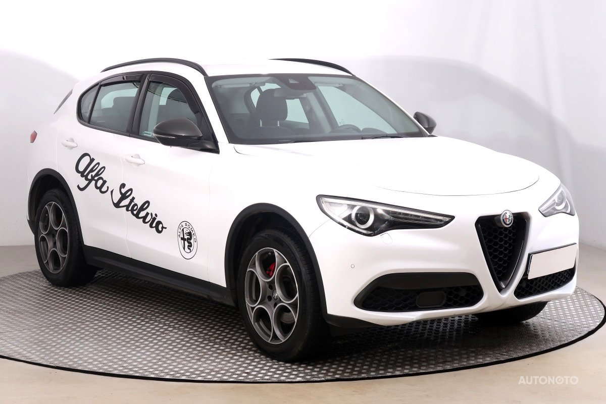Alfa Romeo Stelvio, 2019 - celkový pohled