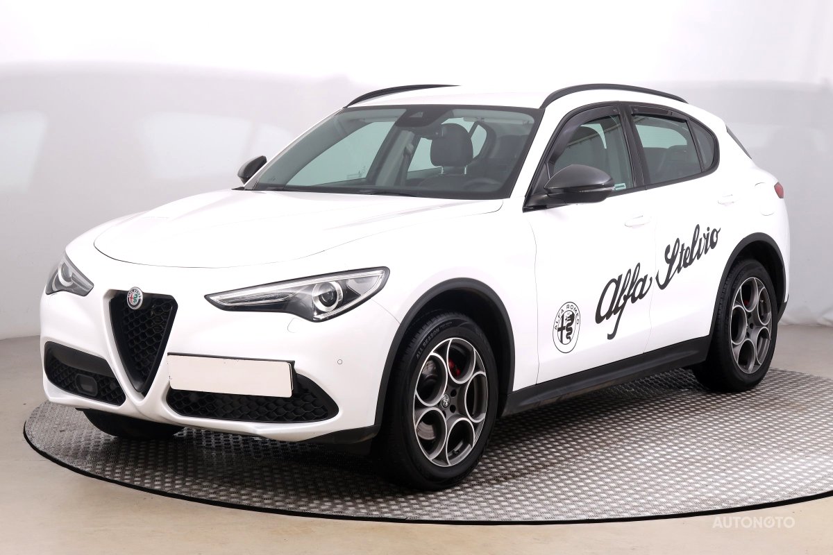 Alfa Romeo Stelvio, 2019 - pohled č. 3