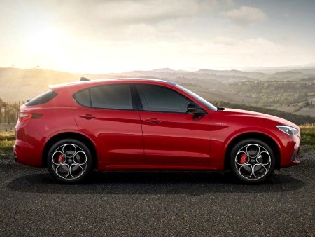 Alfa Romeo Stelvio, 2022 - pohled č. 2