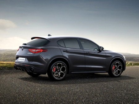 Alfa Romeo Stelvio, 2022 - pohled č. 3