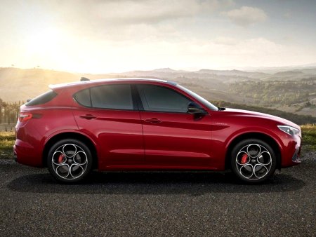 Alfa Romeo Stelvio, 2022 - pohled č. 2