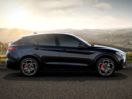 Alfa Romeo Stelvio, 2022 - pohled č. 2