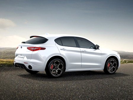 Alfa Romeo Stelvio, 2022 - pohled č. 3