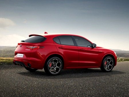Alfa Romeo Stelvio, 2022 - pohled č. 3