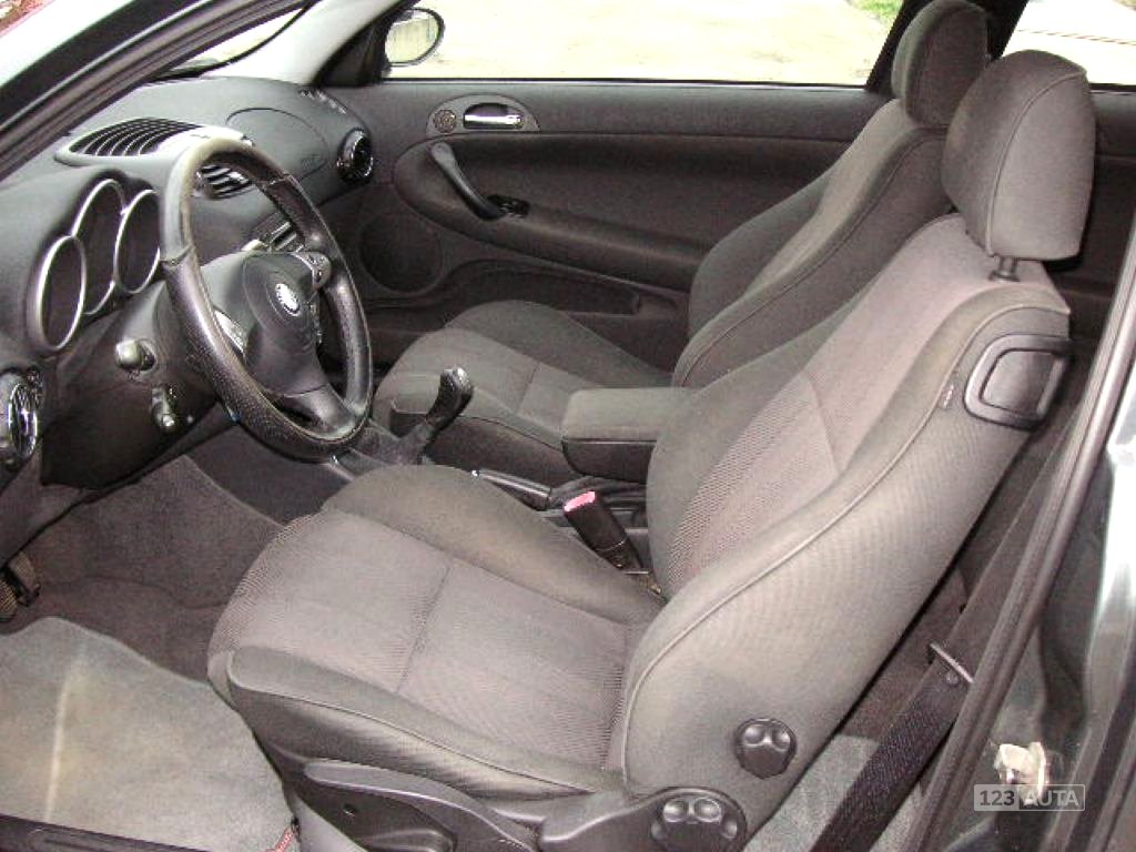 Alfa Romeo 147, 2003 - pohled č. 9