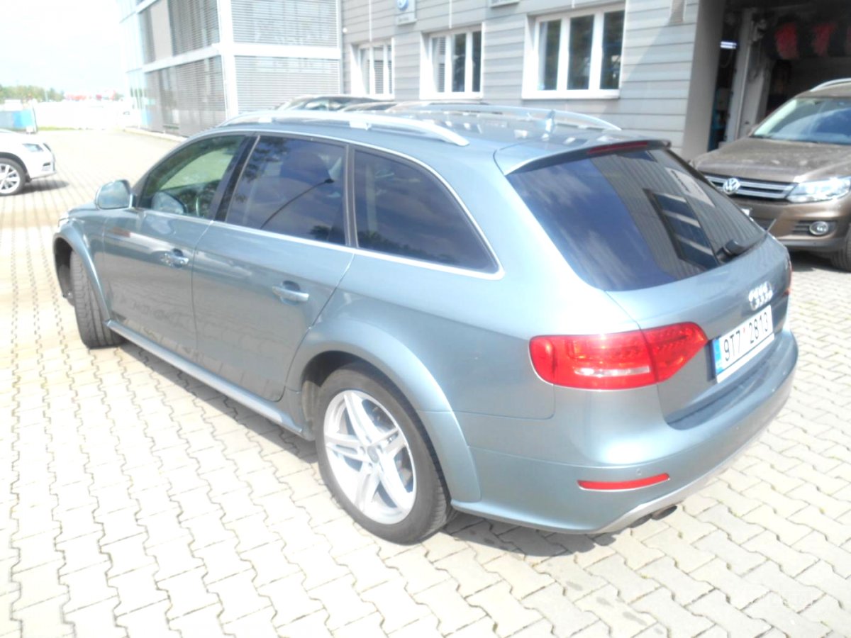 Audi A4 Allroad, 2010 - pohled č. 4