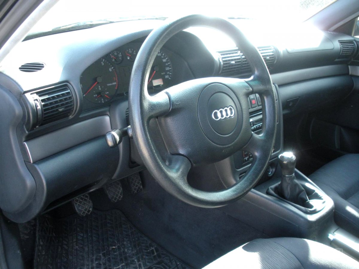 Audi A4, 1998 - pohled č. 12