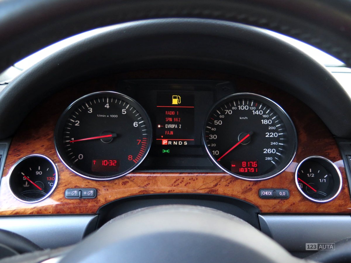 Audi A8, 2004 - pohled č. 10