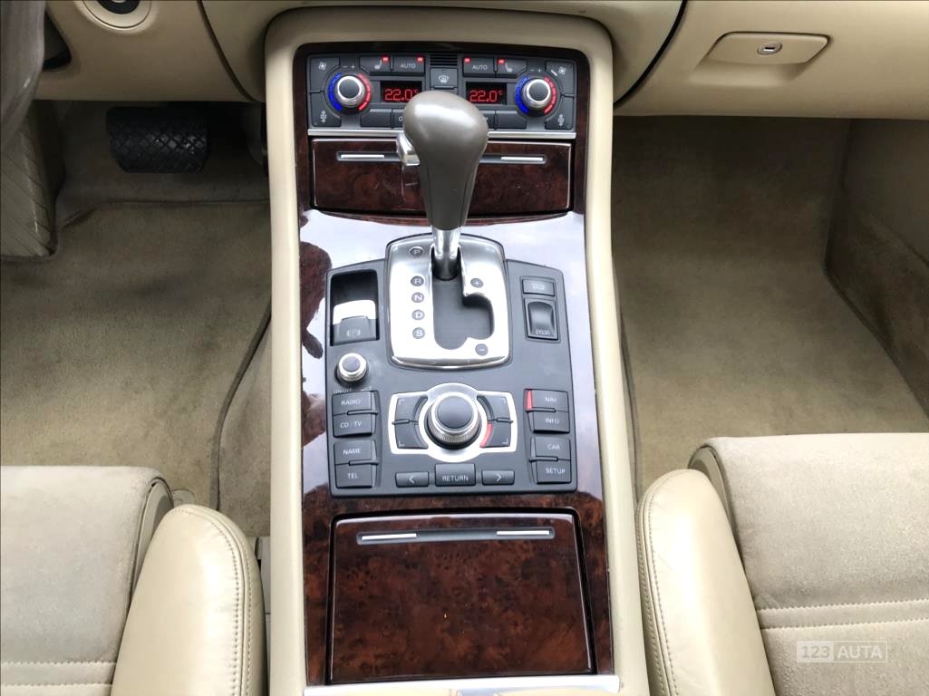 Audi A8, 2004 - pohled č. 10