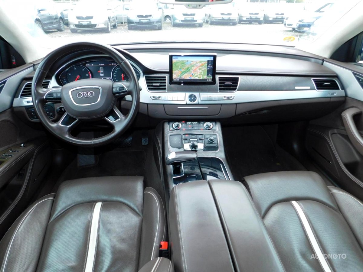 Audi A8, 2012 - pohled č. 7